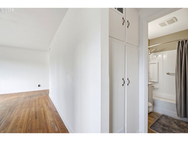 12731 Ne Clackamas St, Portland, OR 97230