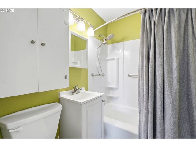 12731 Ne Clackamas St, Portland, OR 97230