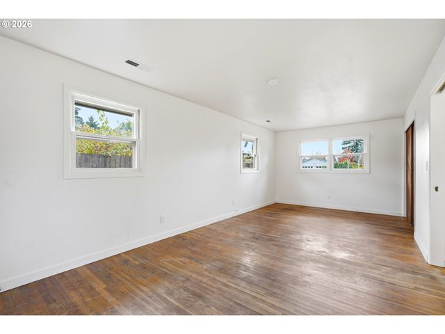 12731 Ne Clackamas St, Portland, OR 97230