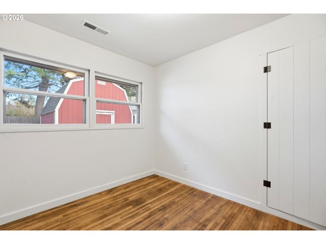 12731 Ne Clackamas St, Portland, OR 97230