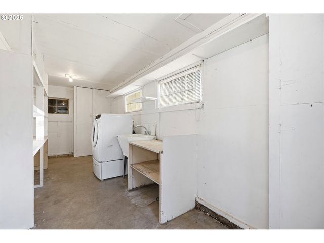 12731 Ne Clackamas St, Portland, OR 97230