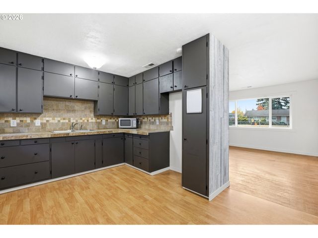 12731 Ne Clackamas St, Portland, OR 97230