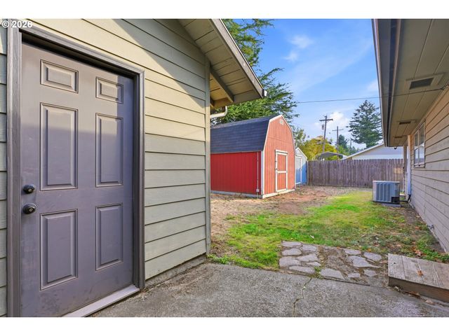 12731 Ne Clackamas St, Portland, OR 97230