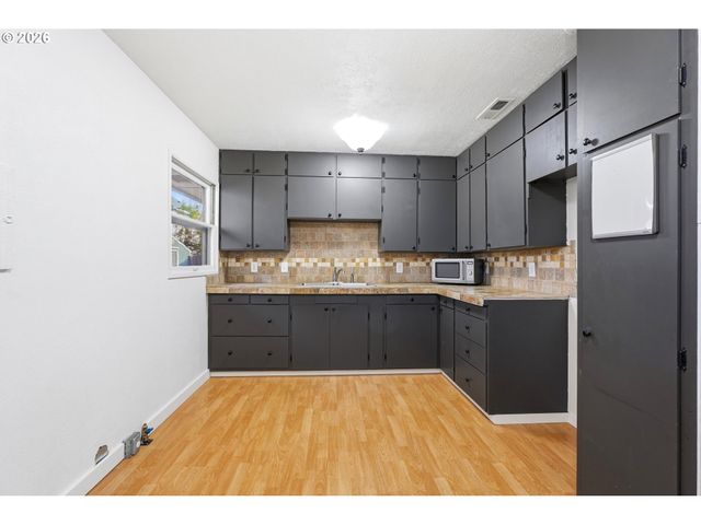 12731 Ne Clackamas St, Portland, OR 97230