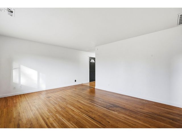 12731 Ne Clackamas St, Portland, OR 97230