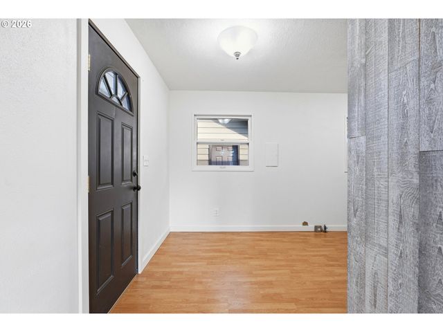 12731 Ne Clackamas St, Portland, OR 97230