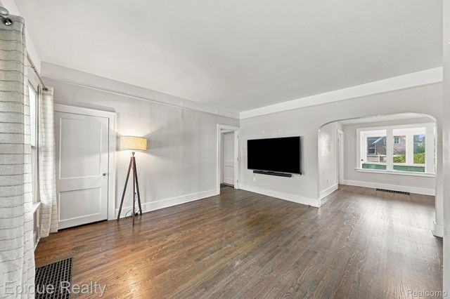 15 3rd Street, Mt. Clemens, MI 48043
