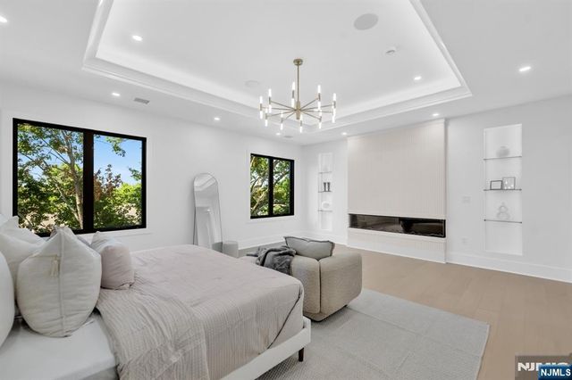 391 Burnet Place, Paramus, NJ 07652