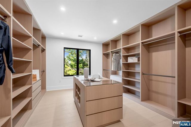 391 Burnet Place, Paramus, NJ 07652
