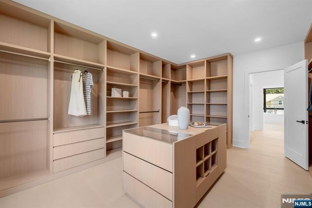 391 Burnet Place, Paramus, NJ 07652