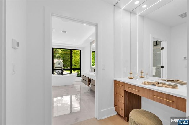 391 Burnet Place, Paramus, NJ 07652