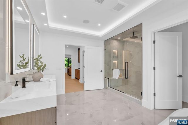 391 Burnet Place, Paramus, NJ 07652
