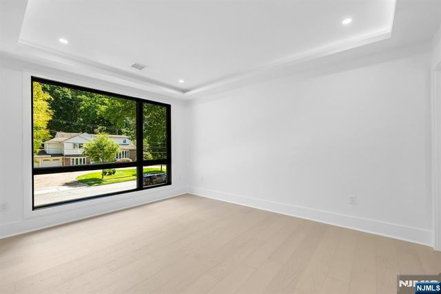 391 Burnet Place, Paramus, NJ 07652