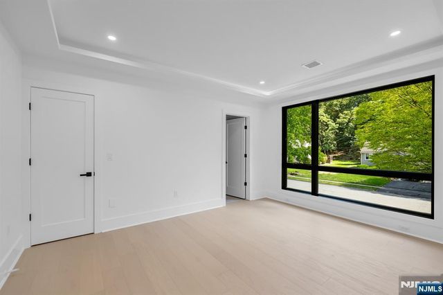 391 Burnet Place, Paramus, NJ 07652