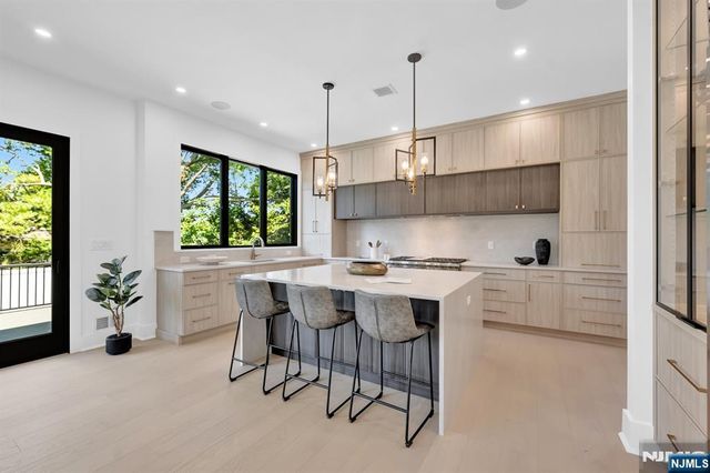 391 Burnet Place, Paramus, NJ 07652
