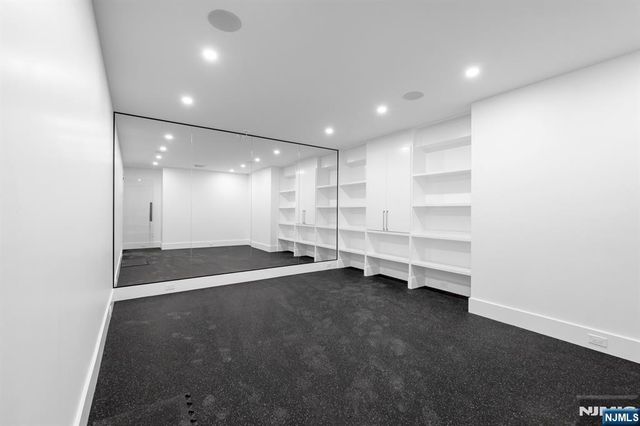 391 Burnet Place, Paramus, NJ 07652