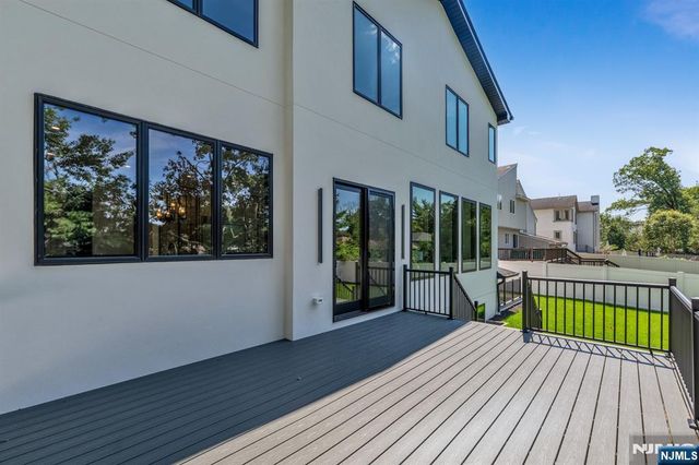 391 Burnet Place, Paramus, NJ 07652