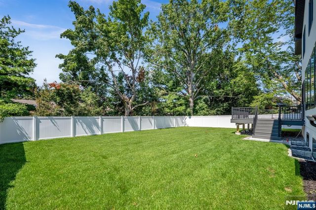 391 Burnet Place, Paramus, NJ 07652