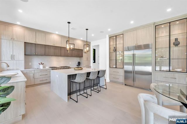 391 Burnet Place, Paramus, NJ 07652