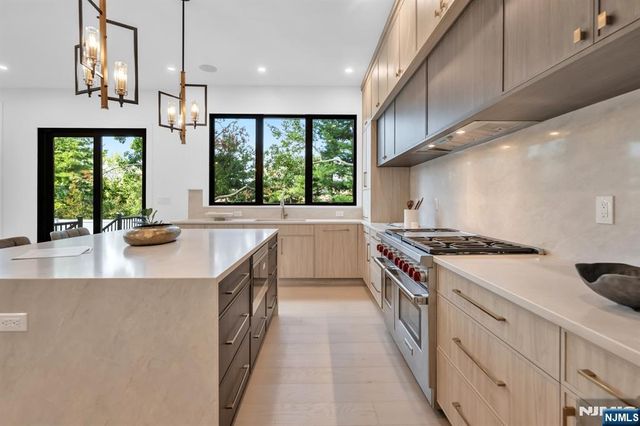 391 Burnet Place, Paramus, NJ 07652