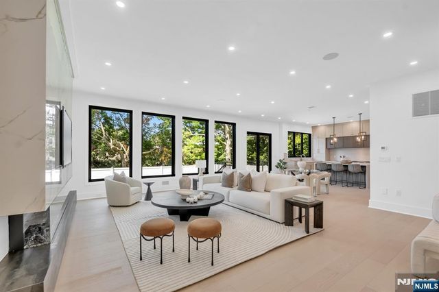 391 Burnet Place, Paramus, NJ 07652