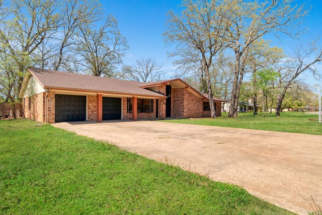 830 39th Street SE, Paris, TX 75462