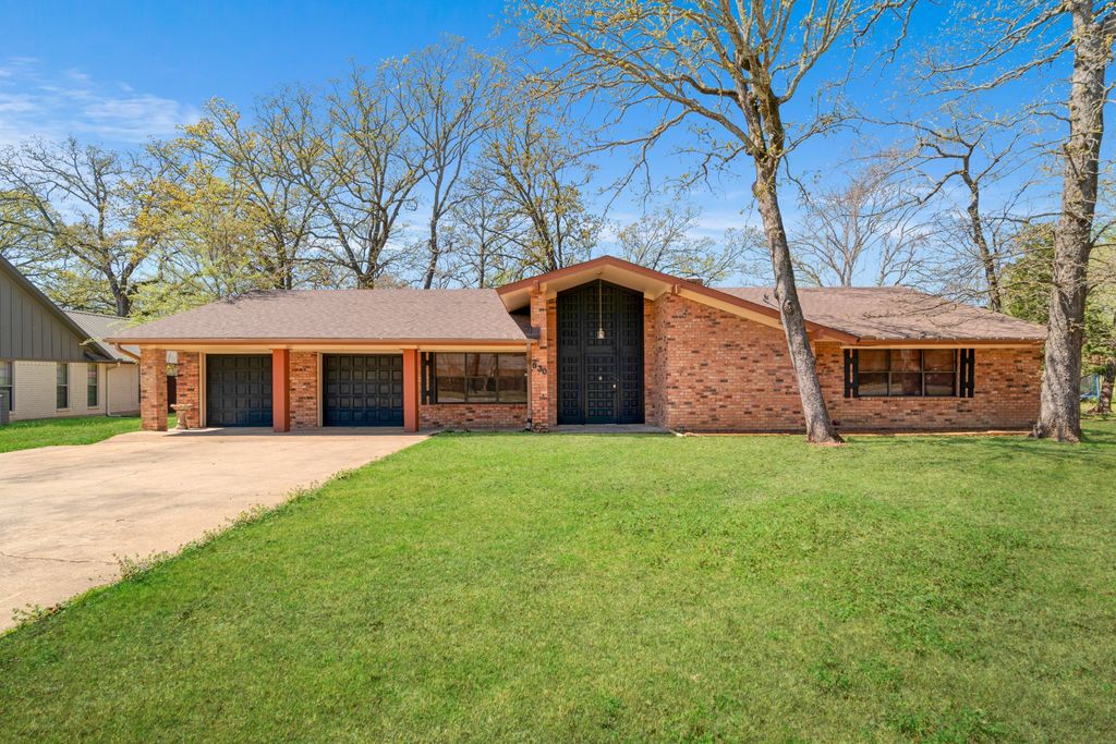 830 39th Street SE, Paris, TX 75462