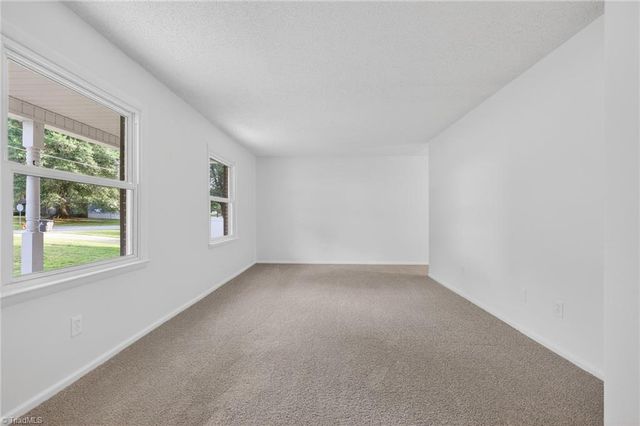 4013 Oak Ridge Drive, Winston-salem, NC 27105