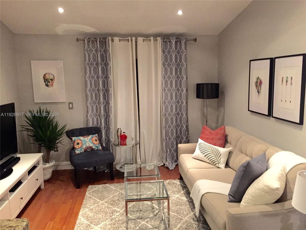 15570 SW 105th Ln 1708, Miami, FL 33196