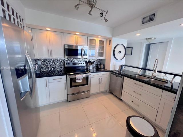 5838 Collins Ave 8B, Miami Beach, FL 33140