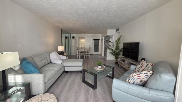 2831 Somerset Drive 105, Lauderdale Lakes, FL 33311