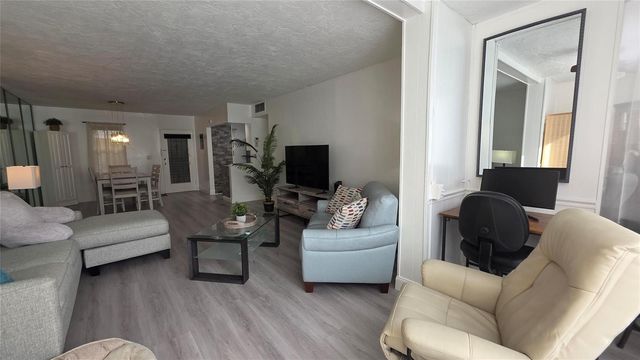 2831 Somerset Drive 105, Lauderdale Lakes, FL 33311