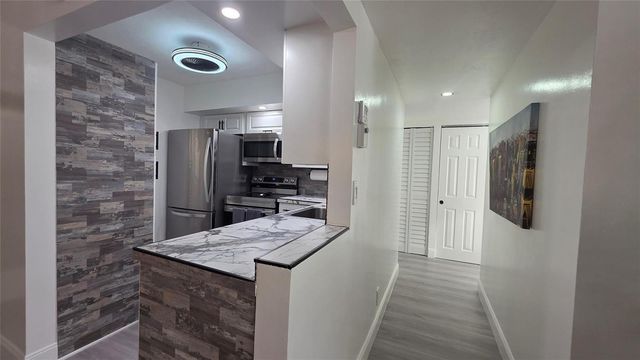 2831 Somerset Drive 105, Lauderdale Lakes, FL 33311