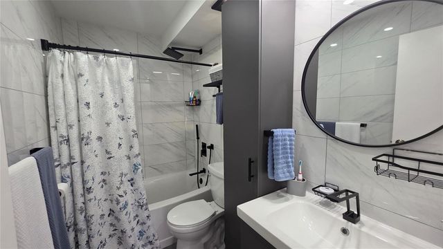 2831 Somerset Drive 105, Lauderdale Lakes, FL 33311