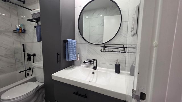 2831 Somerset Drive 105, Lauderdale Lakes, FL 33311