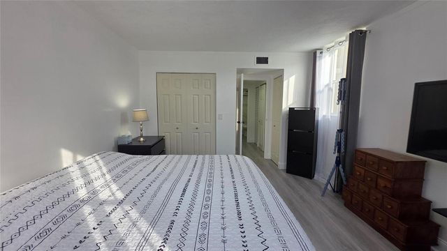 2831 Somerset Drive 105, Lauderdale Lakes, FL 33311