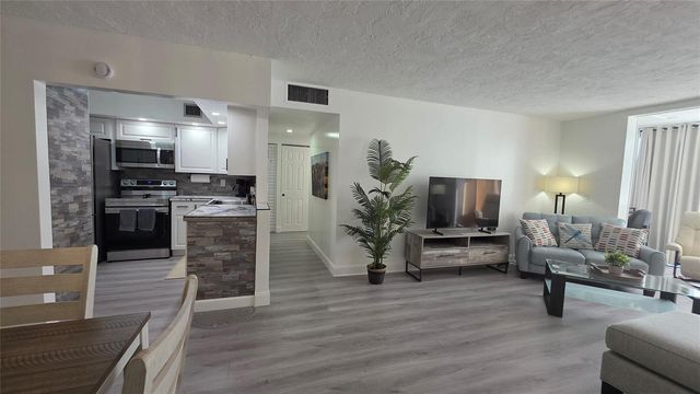 2831 Somerset Drive 105, Lauderdale Lakes, FL 33311