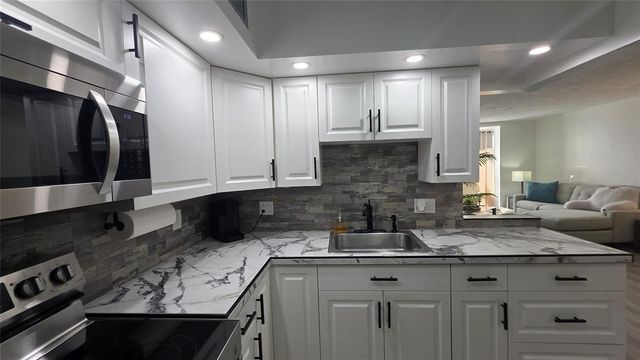2831 Somerset Drive 105, Lauderdale Lakes, FL 33311