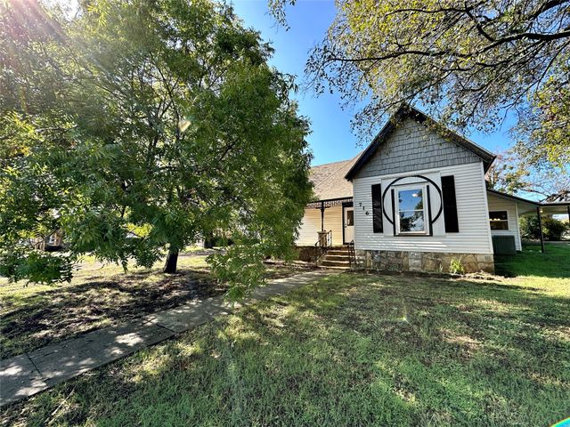 716 N Mesquite Street, Hico, TX 76457