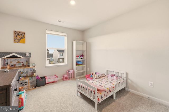 124 HUNTWELL WEST BLVD, Ranson, WV 25438