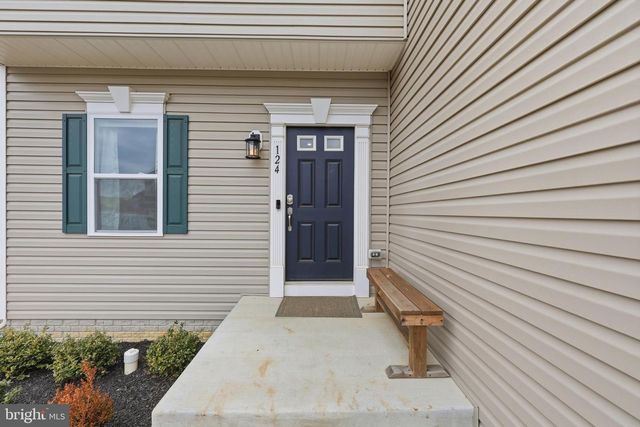 124 HUNTWELL WEST BLVD, Ranson, WV 25438