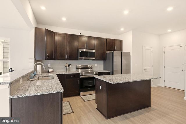 124 HUNTWELL WEST BLVD, Ranson, WV 25438