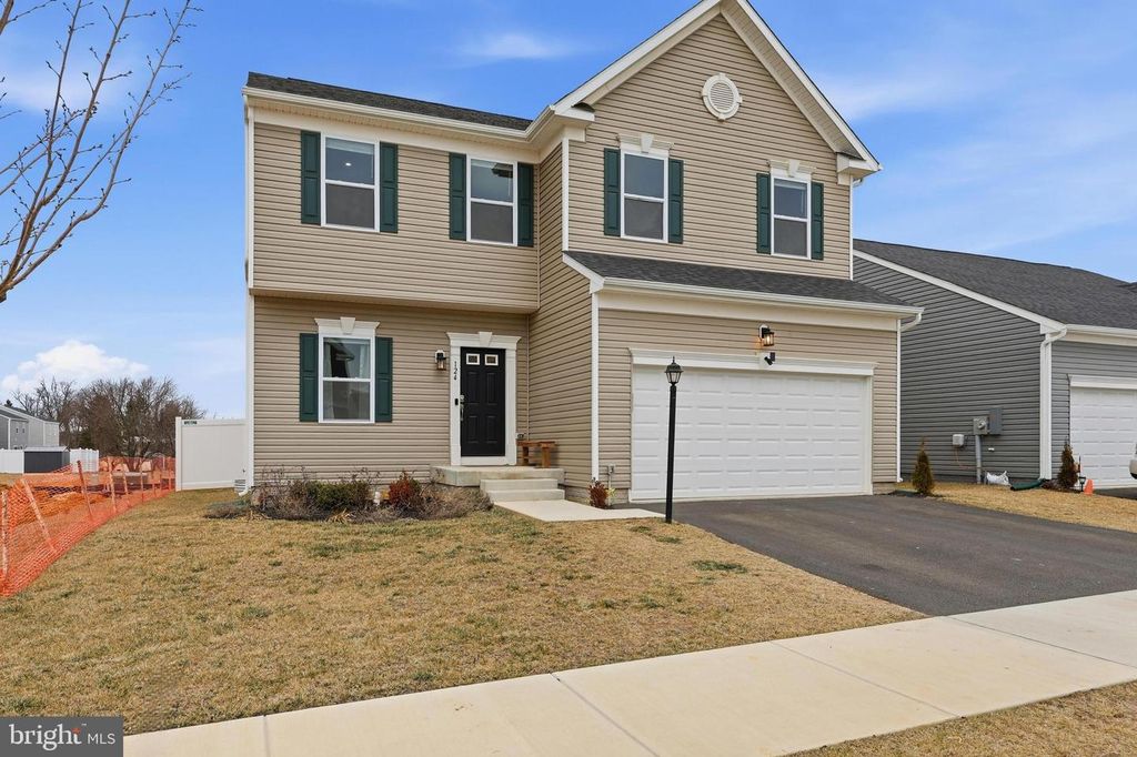 124 HUNTWELL WEST BLVD, Ranson, WV 25438