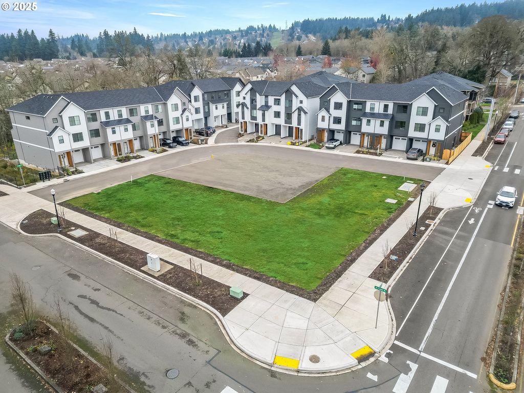 16948 Sw 132ND Ter, King City, OR 97224