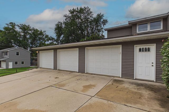 3024 Crescent Lane NW, Rochester, MN 55901