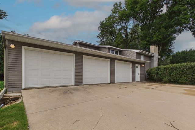 3024 Crescent Lane NW, Rochester, MN 55901
