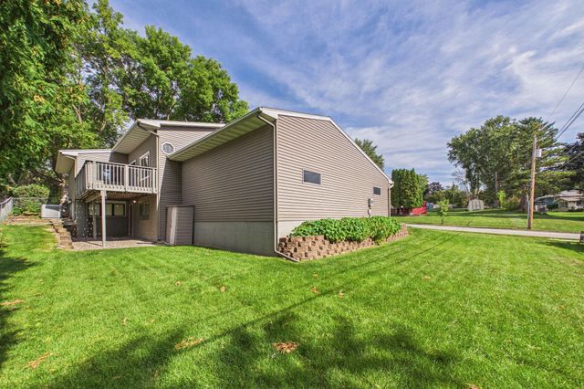 3024 Crescent Lane NW, Rochester, MN 55901