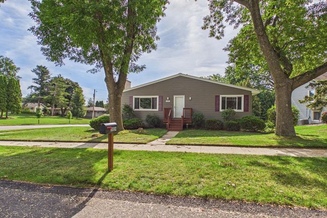 3024 Crescent Lane NW, Rochester, MN 55901