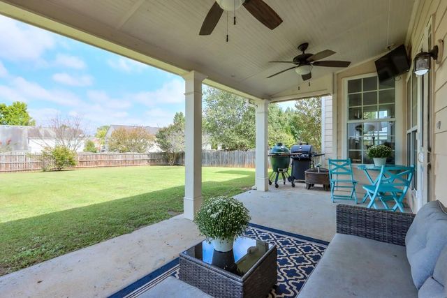 525 Papillion Trace, Woodstock, GA 30188