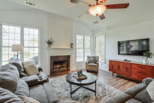 525 Papillion Trace, Woodstock, GA 30188